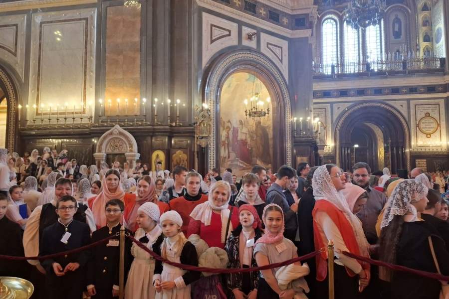 В Неделю 2-ю по Пасхе Святейший Патриарх Кирилл совершил Литургию в Храме Христа Спасителя